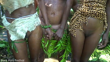 2 African tribe girl having fun with the village chief in the middle of the forrest – XVIDEOS.COM
